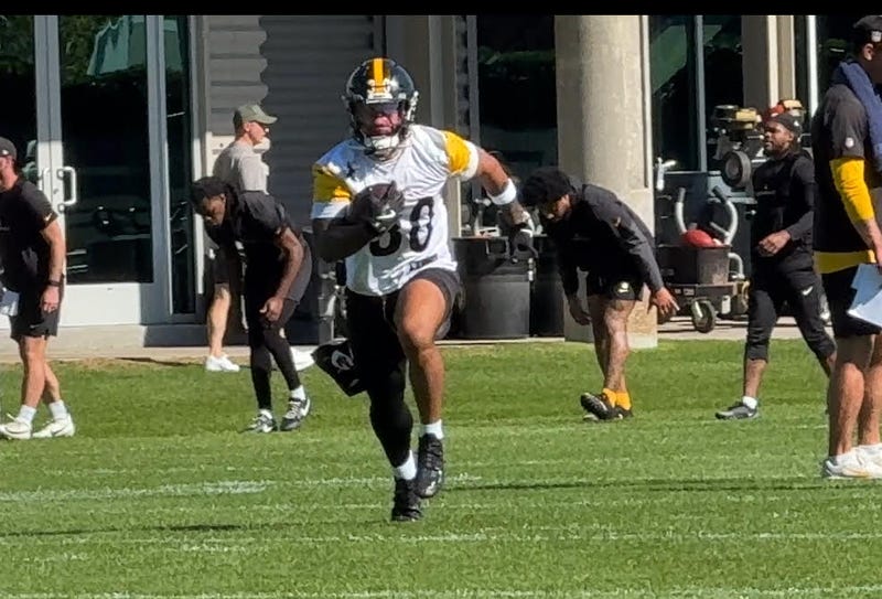 Jaylen Warren running in practice