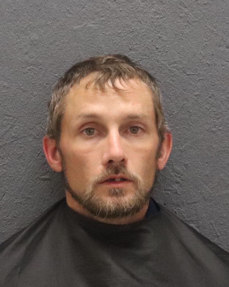 Oconee man arrested on warrants