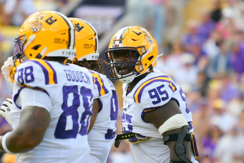 LSU beats Arkansas 23-22