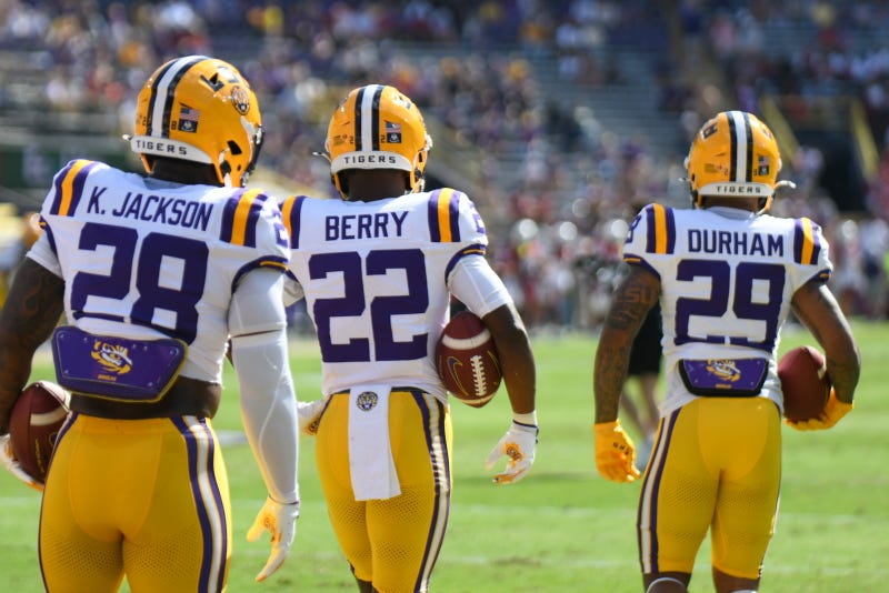 LSU beats Arkansas 23-22