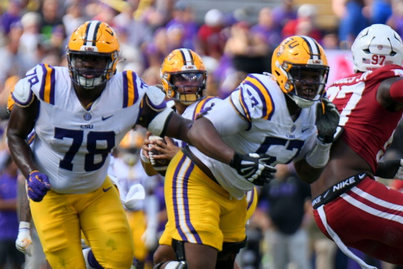 LSU beats Arkansas 23-22