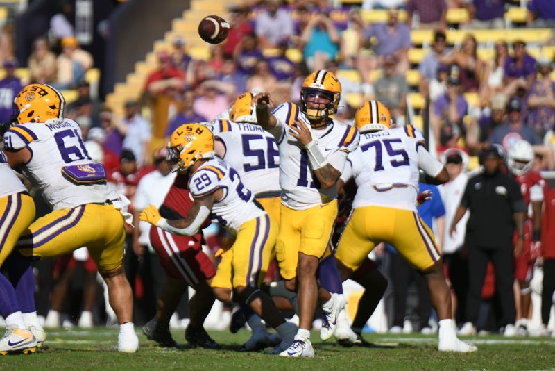LSU beats Arkansas 23-22