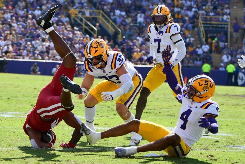 LSU beats Arkansas 23-22