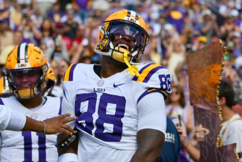 LSU beats Arkansas 23-22