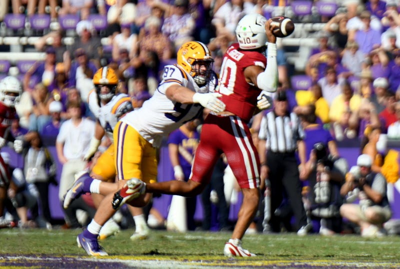 LSU beats Arkansas 23-22