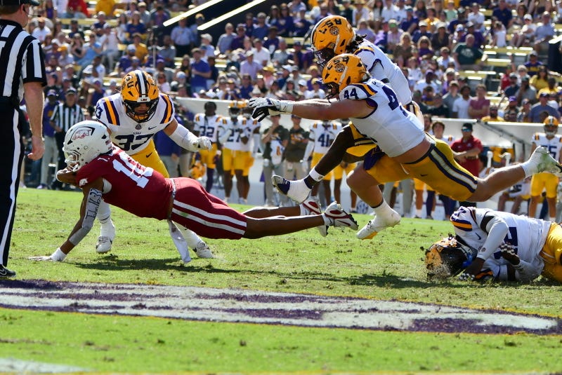 LSU beats Arkansas 23-22