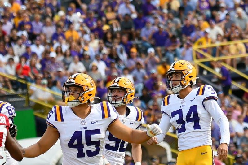 LSU beats Arkansas 23-22