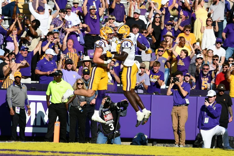 LSU beats Arkansas 23-22