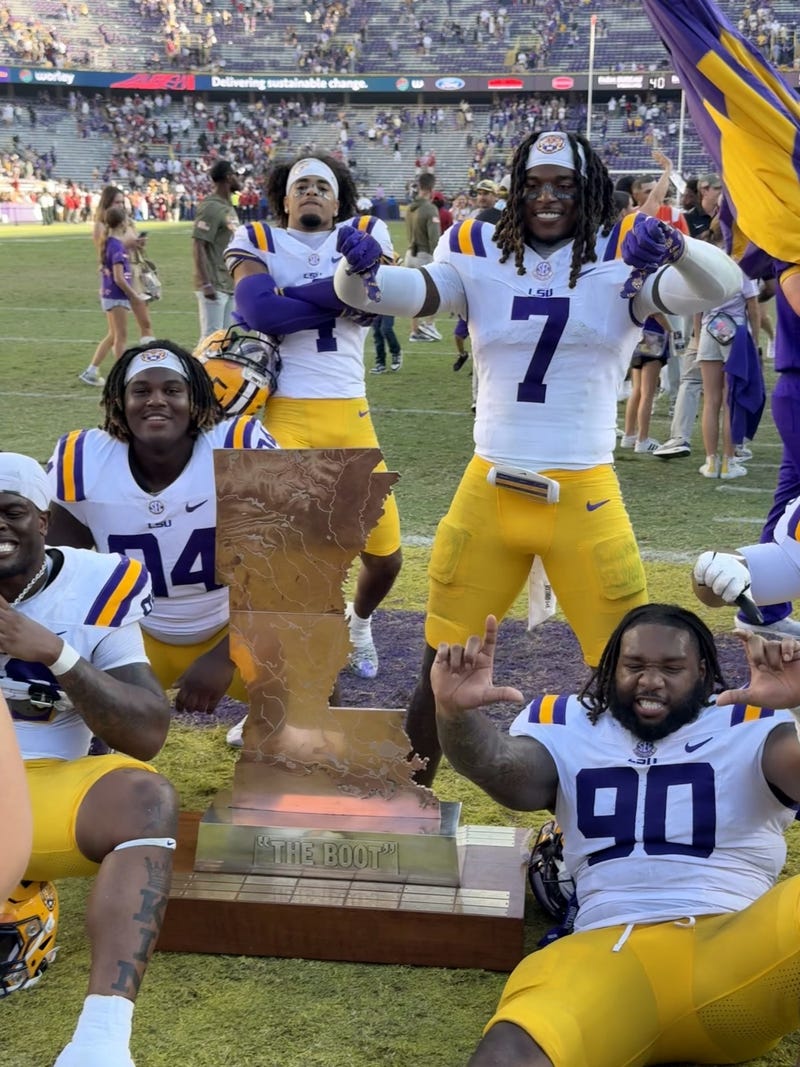 LSU beats Arkansas 23-22