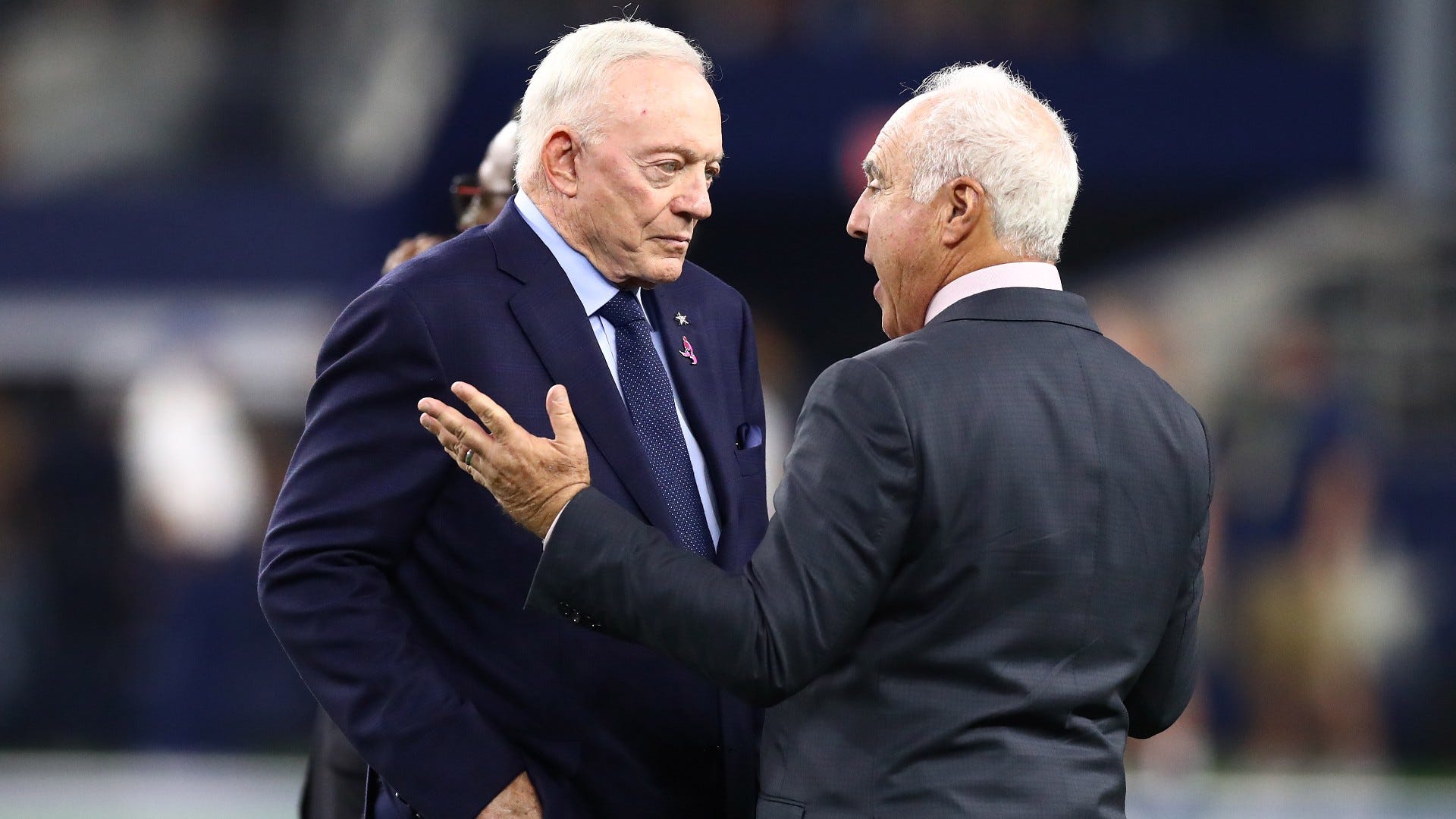 Jerry Jones' comments on the Eagles has Johnson, Lurie confused