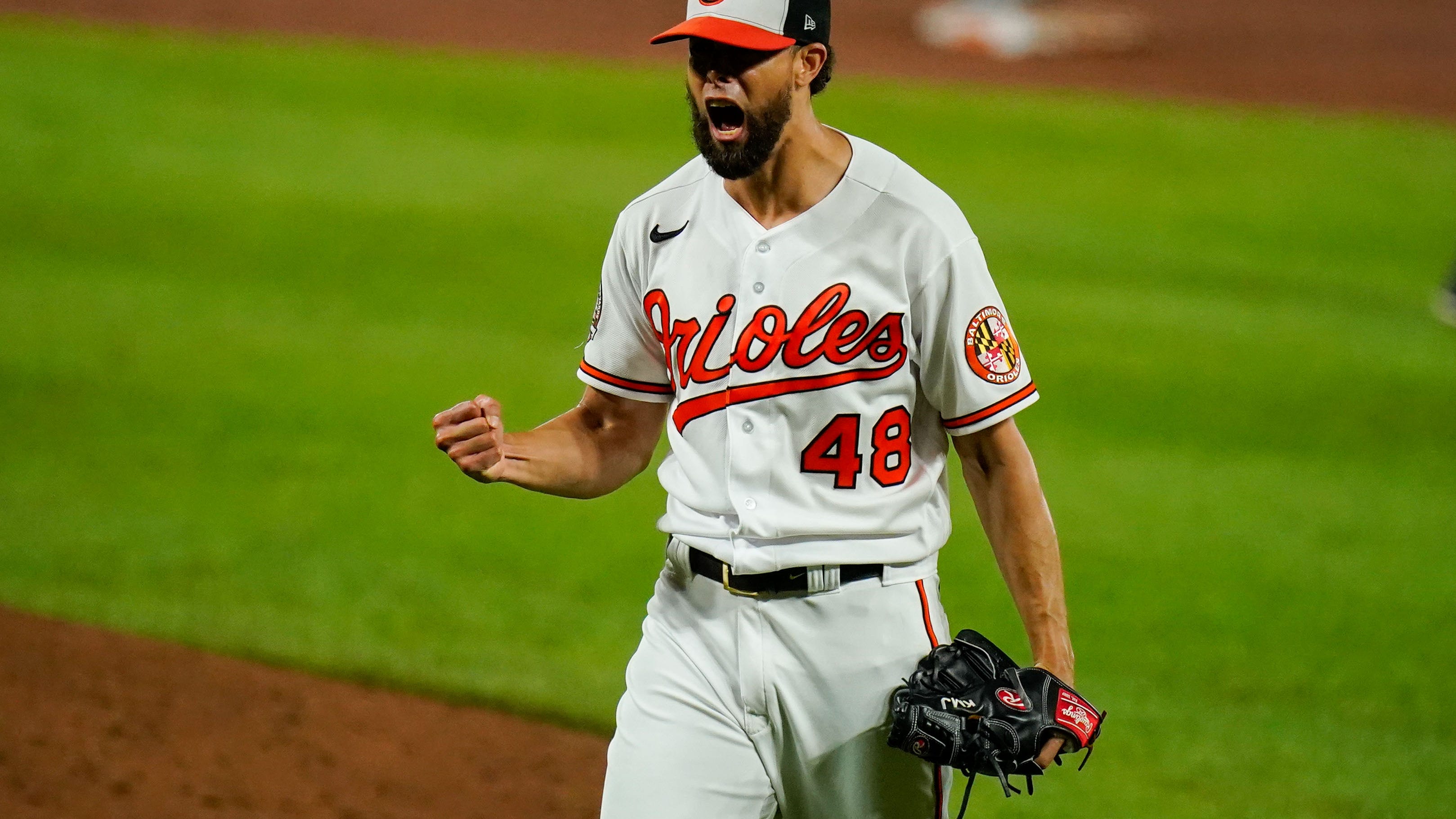 Twins acquire All-Star closer Jorge Lopez
