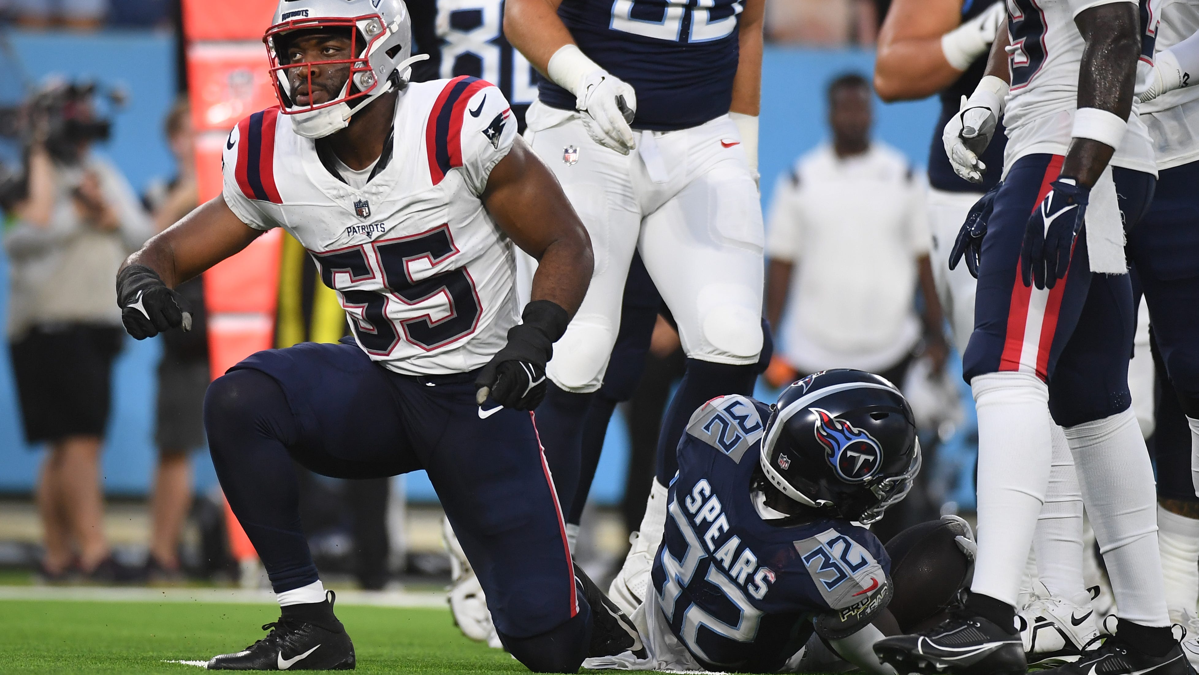 Sunday 7: Patriots’ trade deadline talk feels fruitless