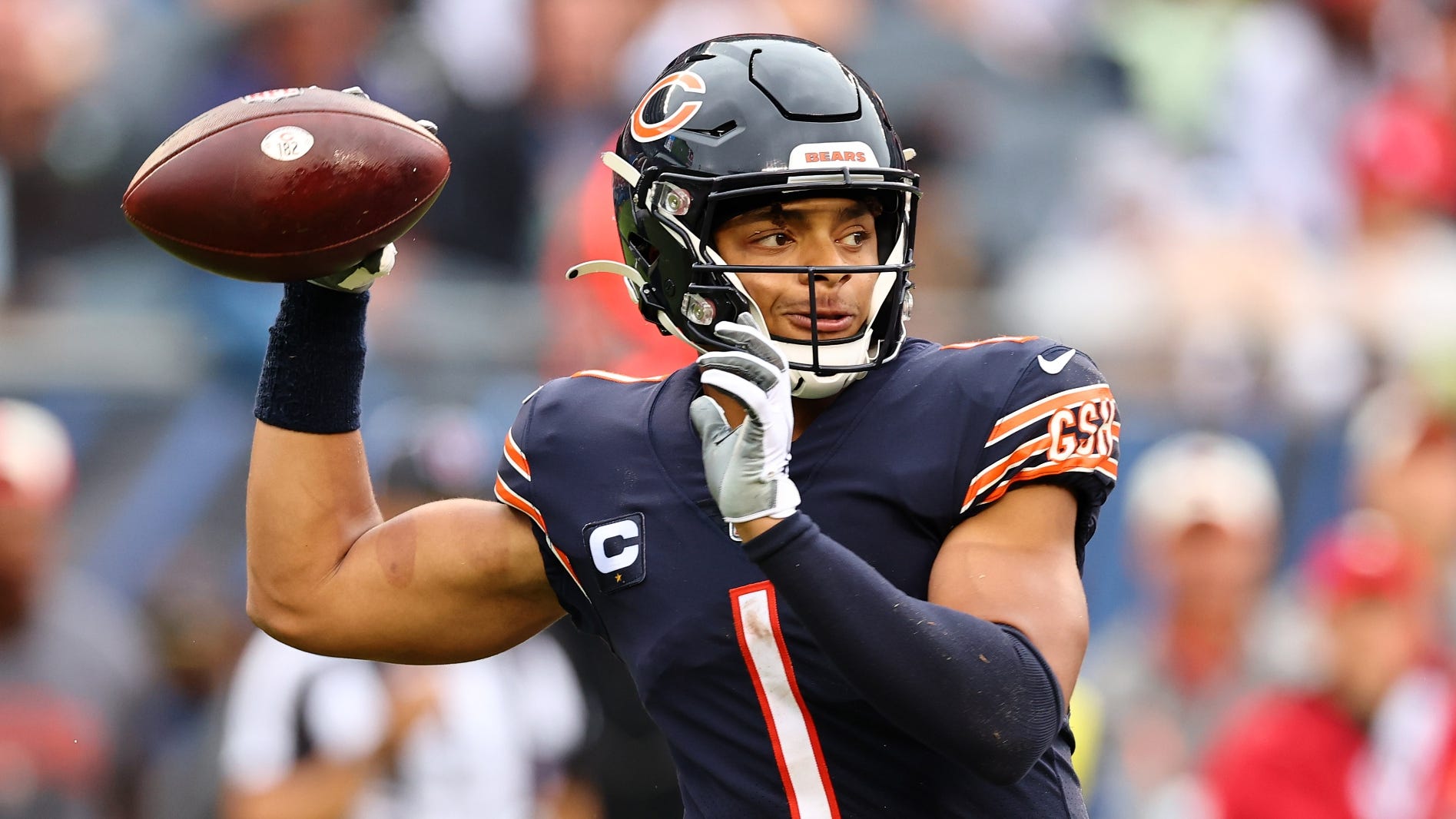 Justin Fields’ defining moment in Bears' win over 49ers had shades of Lamar Jackson
