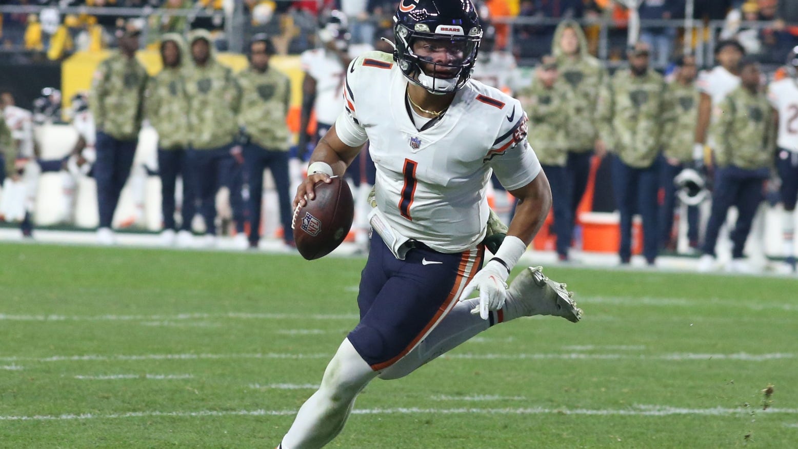 Bears quarterback Justin Fields to start against Packers on Sunday after recovering from ribs injury