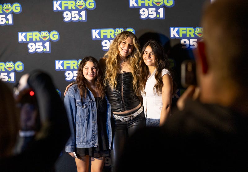 Dasha poses with fans at K-Frog’s Christmas Throwdown