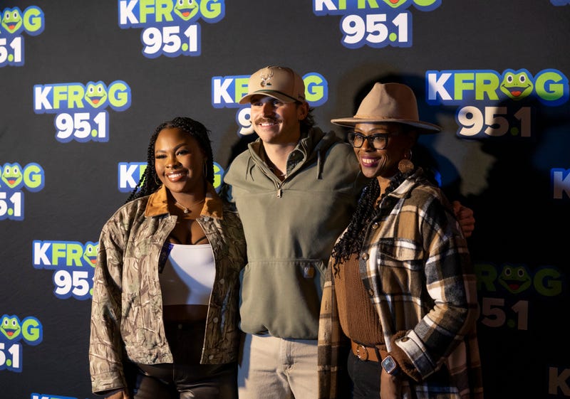 Tucker Wetmore poses with fans at K-Frog’s Christmas Throwdown