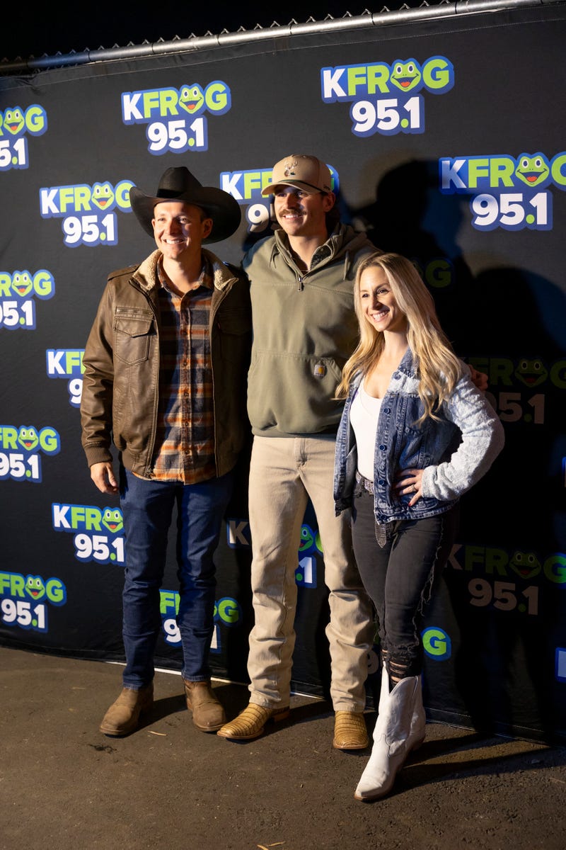 Tucker Wetmore poses with fans at K-Frog’s Christmas Throwdown