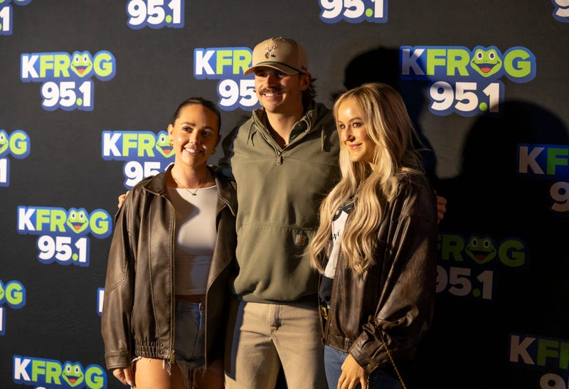 Tucker Wetmore poses with fans at K-Frog’s Christmas Throwdown