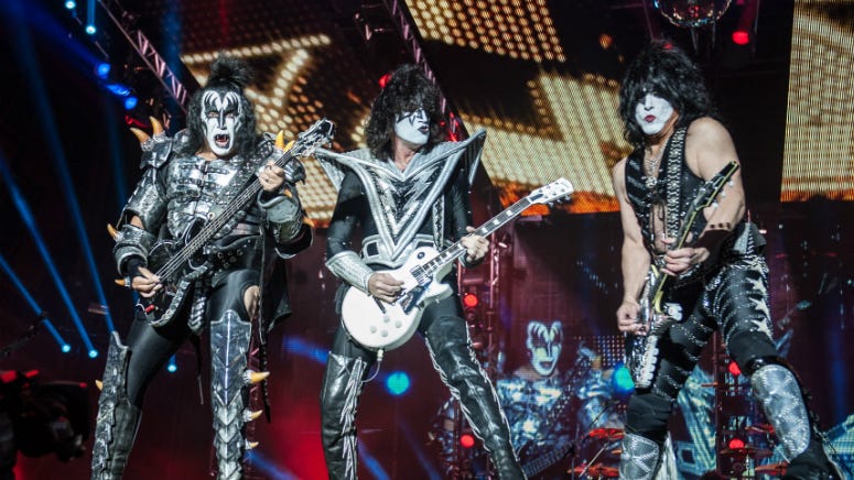 KISS Stops Traffic on Sunset Strip Before Whisky a Go Go Gig
