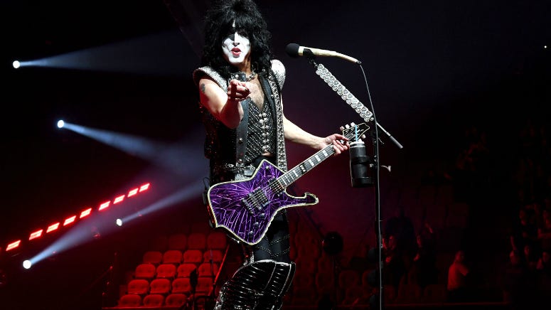 Paul Stanley's 98 Year Old Dad Attends KISS Show