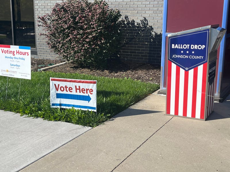 Vote Here signs outside Johnson Co polling station
