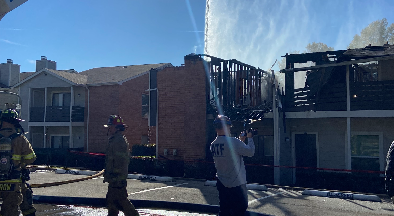3-Alarm apartment fire in east Fort Worth