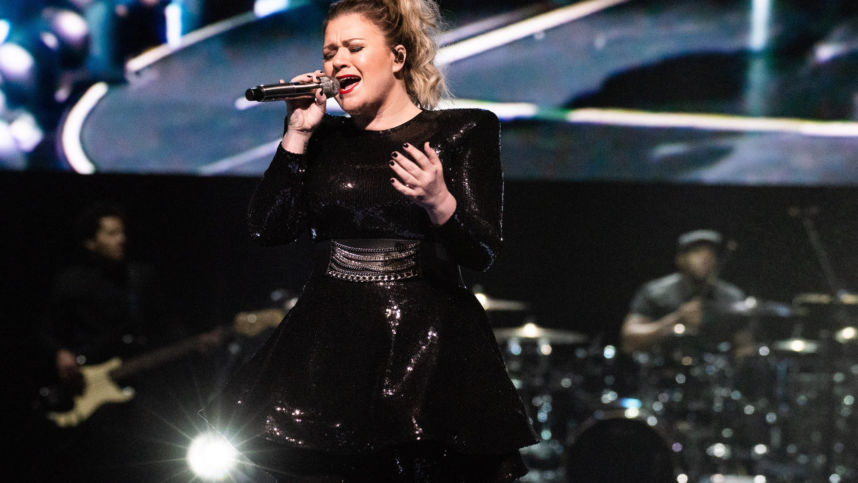 Kelly Clarkson to Host Billboard Music Awards for Second Year in a Row