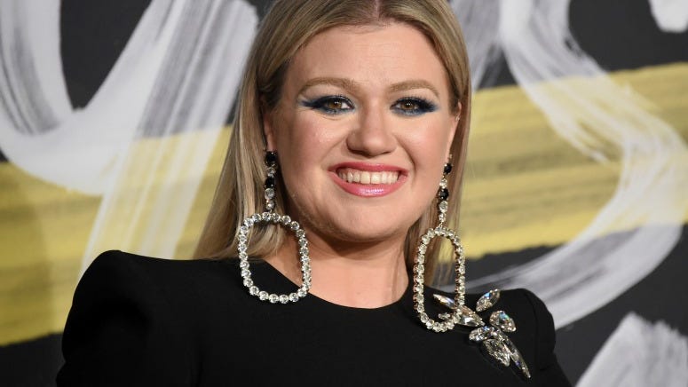 Kelly Clarkson Debuts Empowering New "Broken & Beautiful" Song From 'UglyDolls'