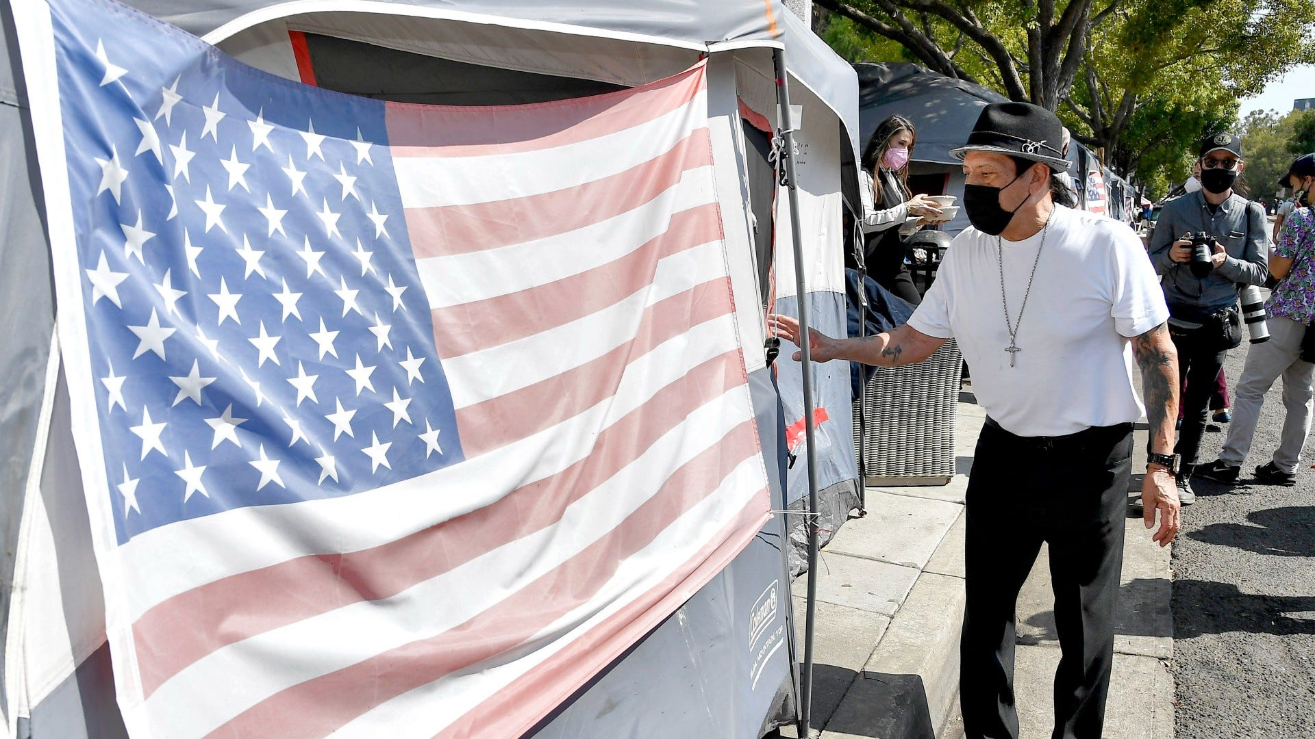 Plan to end veteran homelessness in Los Angeles sparks outrage