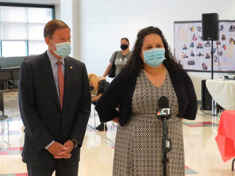 Hartford HHS Director Liany Arroyo, with Sen. Richard Blumenthal (D-CT) at a city vaccine clinic, at the Learning Corridor, 8/20/21