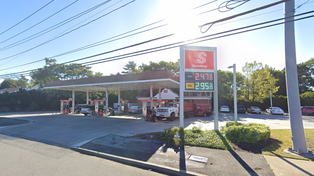 Duo in ski masks wanted in burglary at LI Speedway gas station