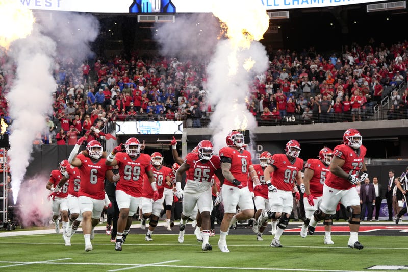 UNLV Football announced the signing of 22 early commitments to the football program for the Class of 2024. All 22 players will be college freshmen in the Fall.