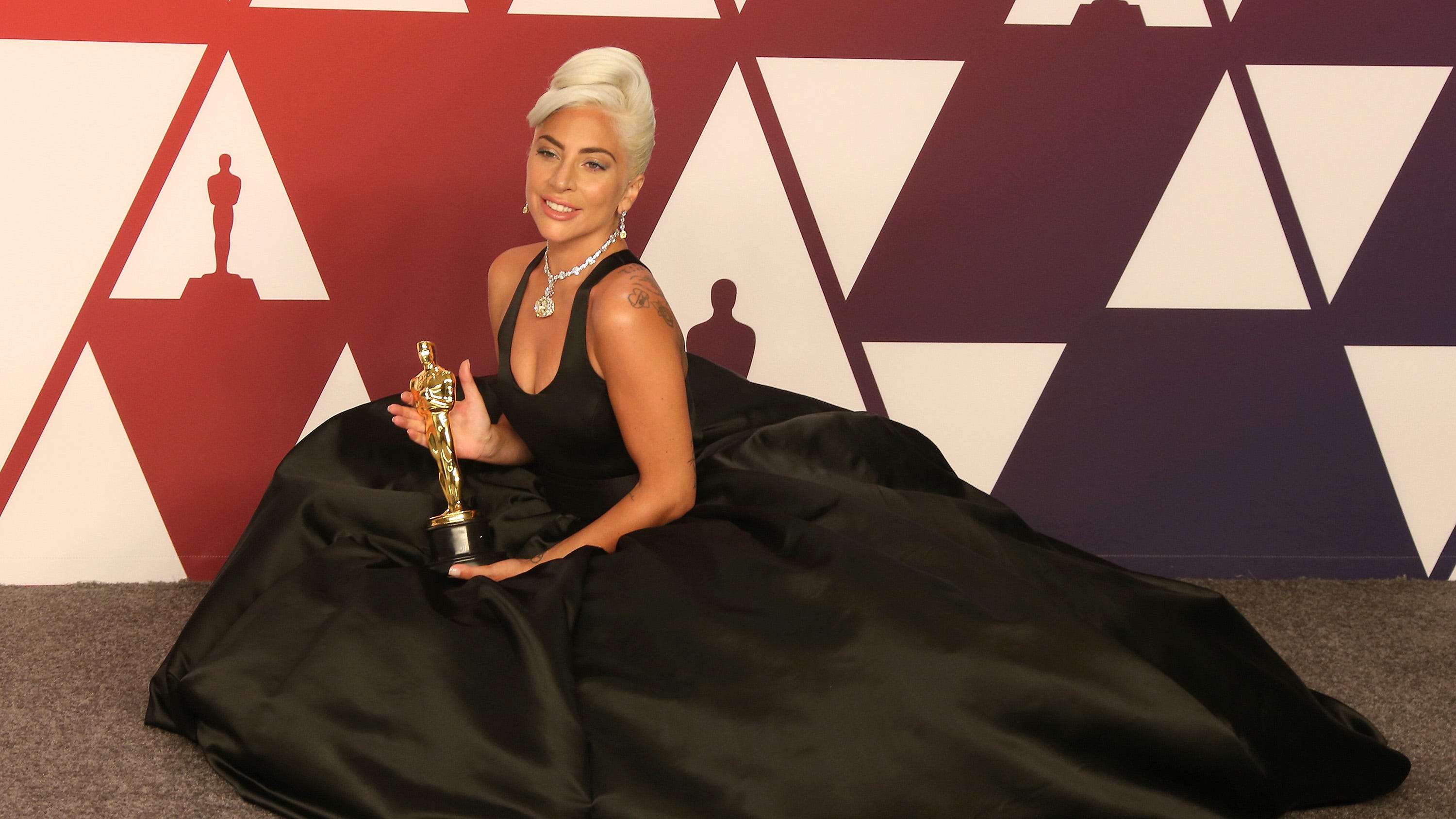 Lady Gaga’s “Shallow” Hits No.1 After Fans Create Free Starbucks Drink Scam