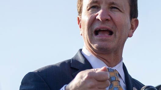 Gov. Landry lays into LSU AD over Brian Kelly buyout