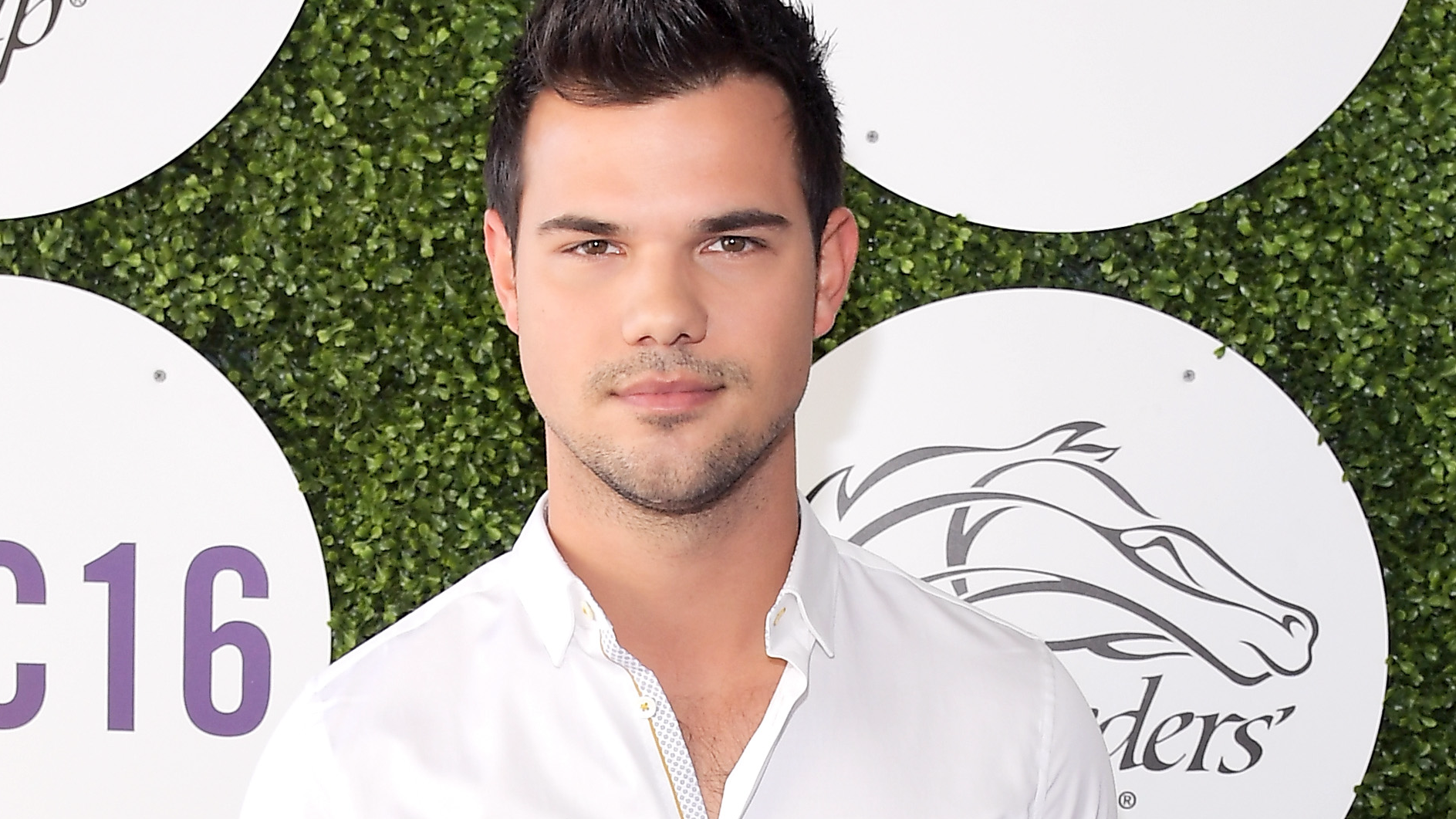 'Twilight' star Taylor Lautner reveals why he was 'scared to go out' for a decade