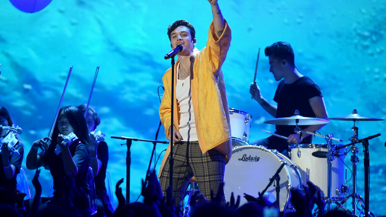 EXCLUSIVE: Go Behind Lauv’s ‘I Like Me Better’ Video