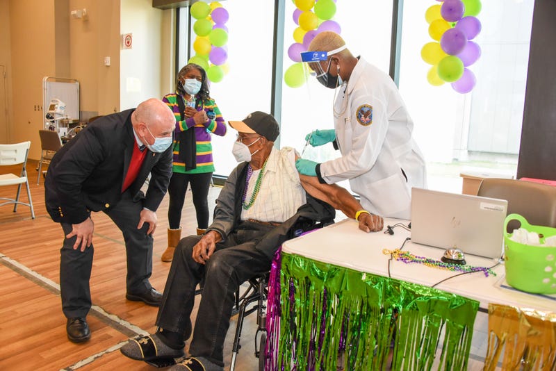 Lawrence Brooks gets Covid vaccine