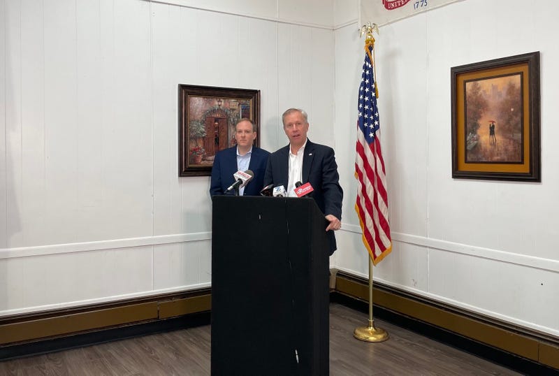 Congressmen Lee Zeldin and Chris Jacobs
