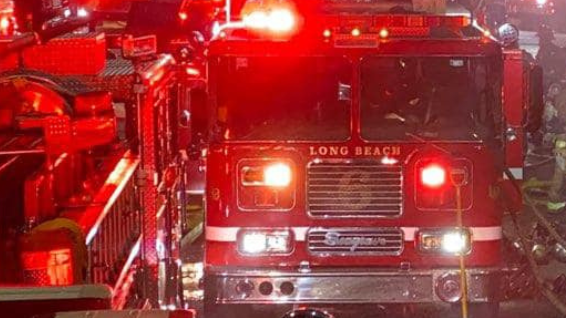 Long Beach bay blaze burns a dozen boats