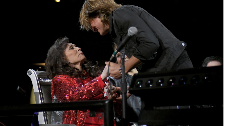 Keith Urban Grants Loretta Lynn’s Birthday Wish of Jumping Out of Her Cake