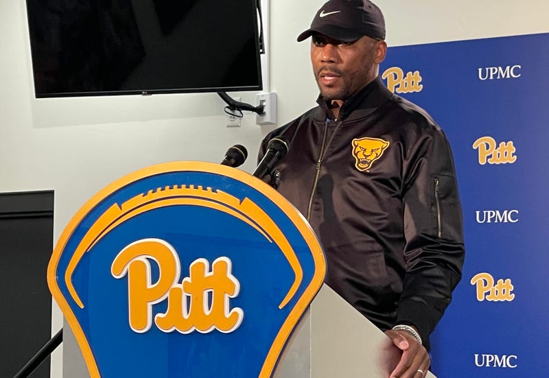 Louis Riddick at podium