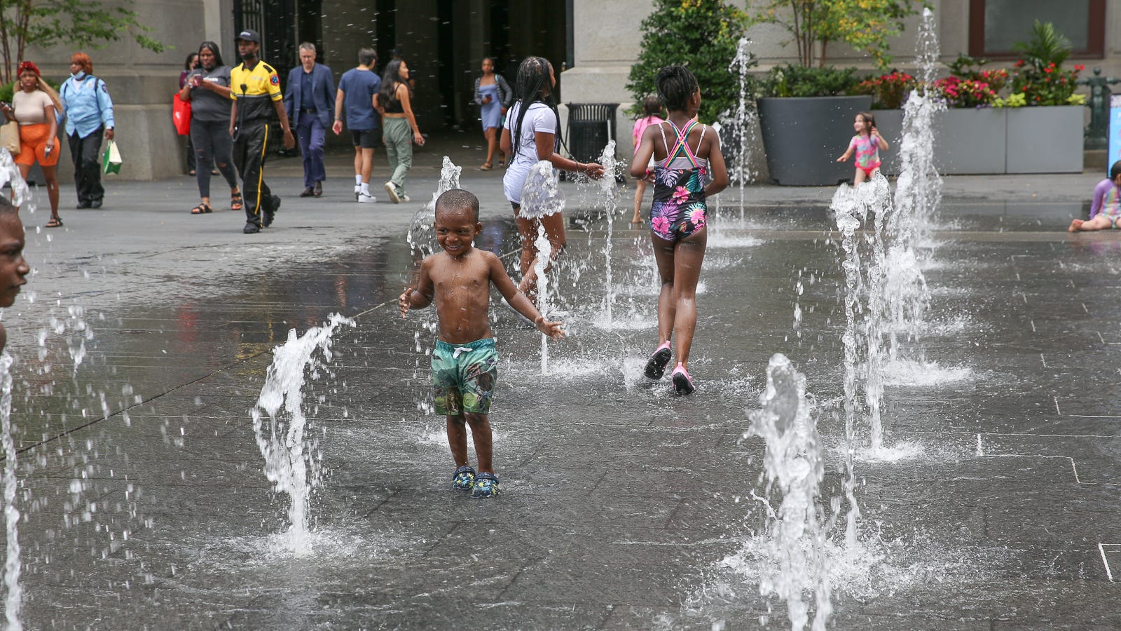 Here's everything you need to know about Philly's heat emergency resources