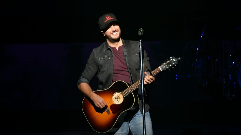 Luke Bryan Gives 'American Idol' Contestant the Boots off His Feet