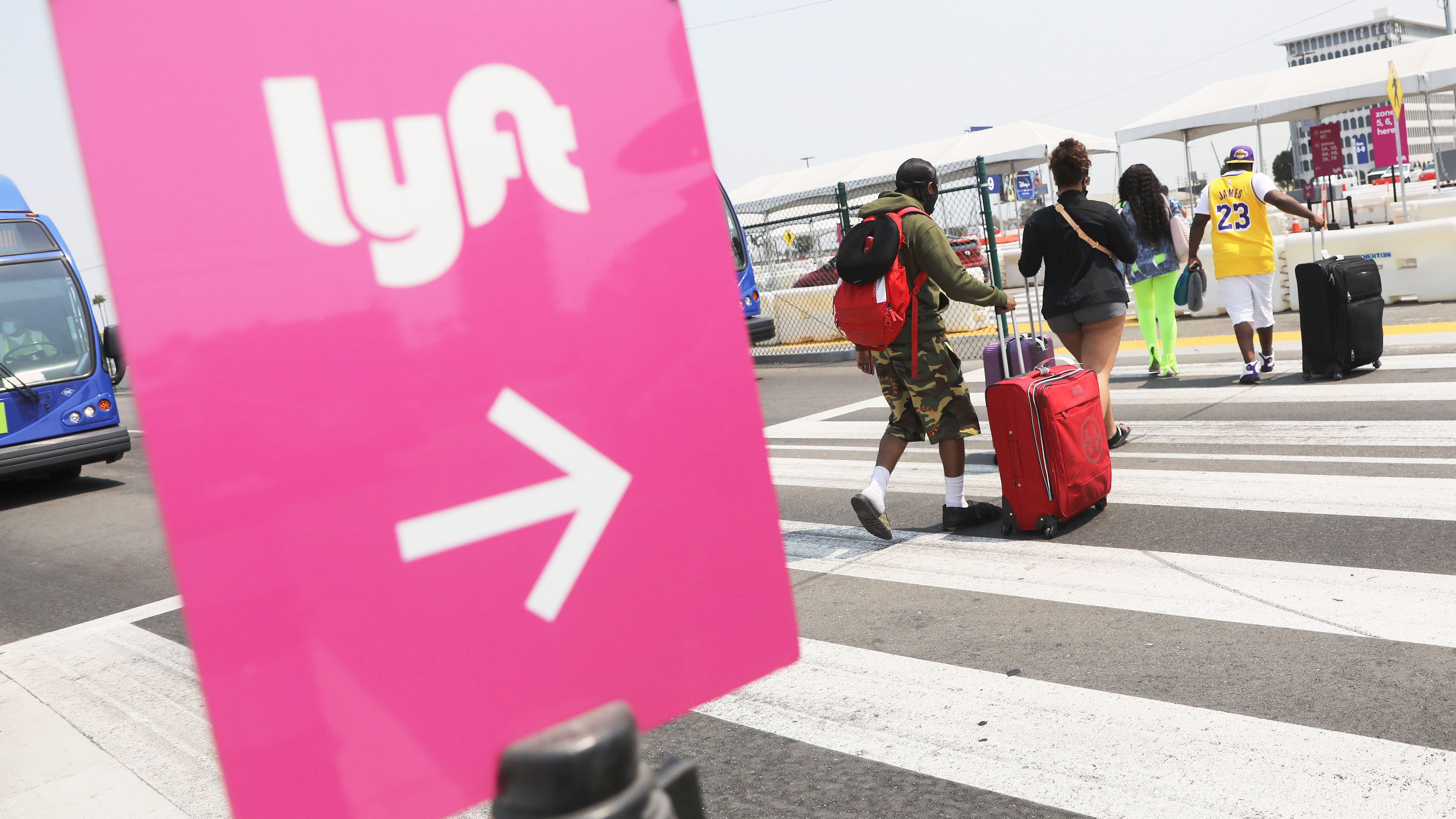 Lyft driver wounded in attempted carjacking: police