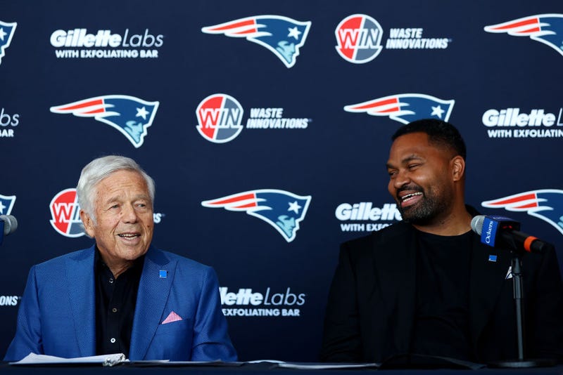 Robert Kraft and Jerod Mayo