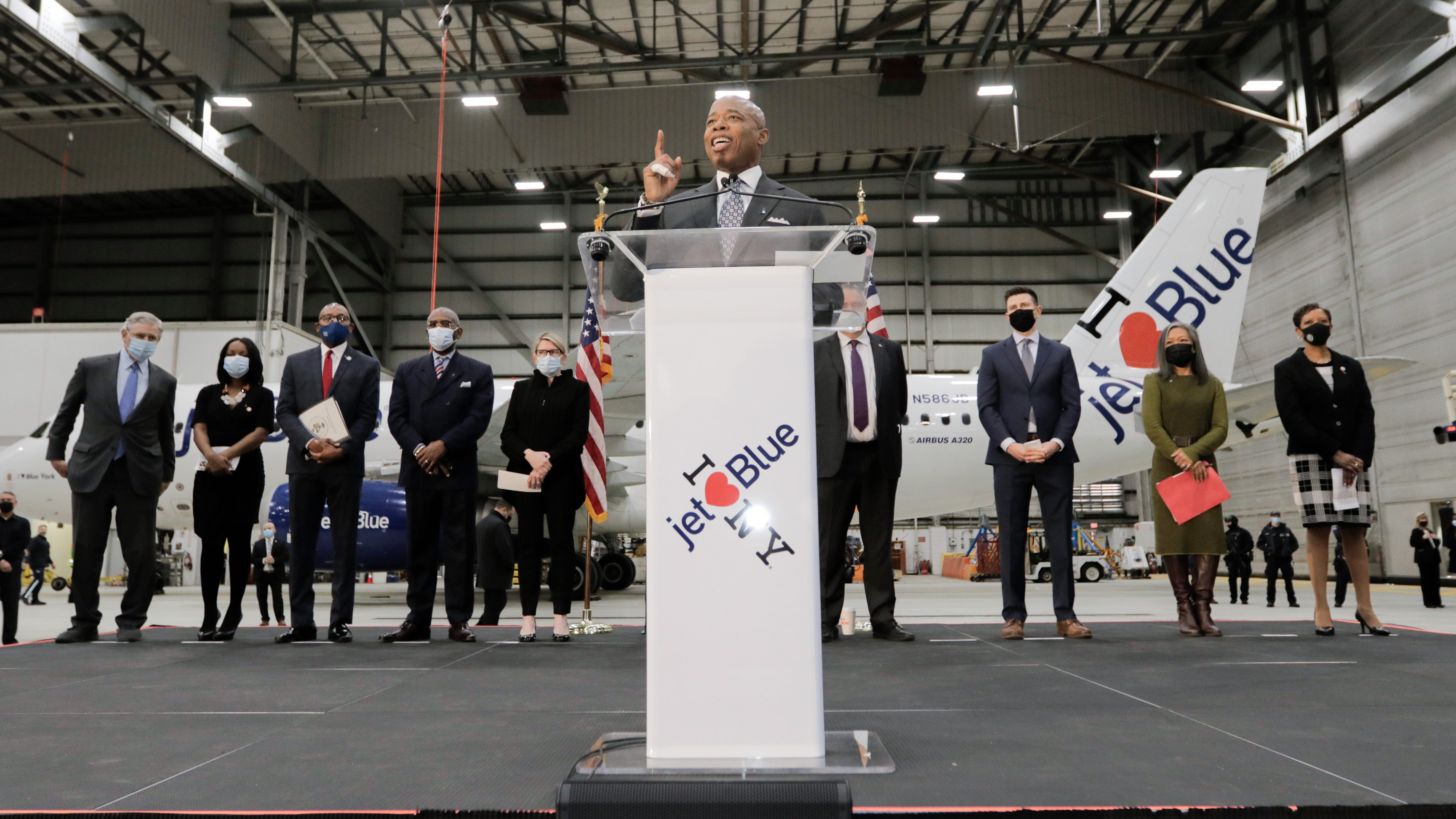 JetBlue, Mayor Adams announce 5,000 jobs to be added in NYC in 2022