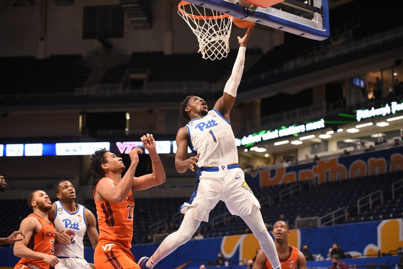 Xavier Johnson layup