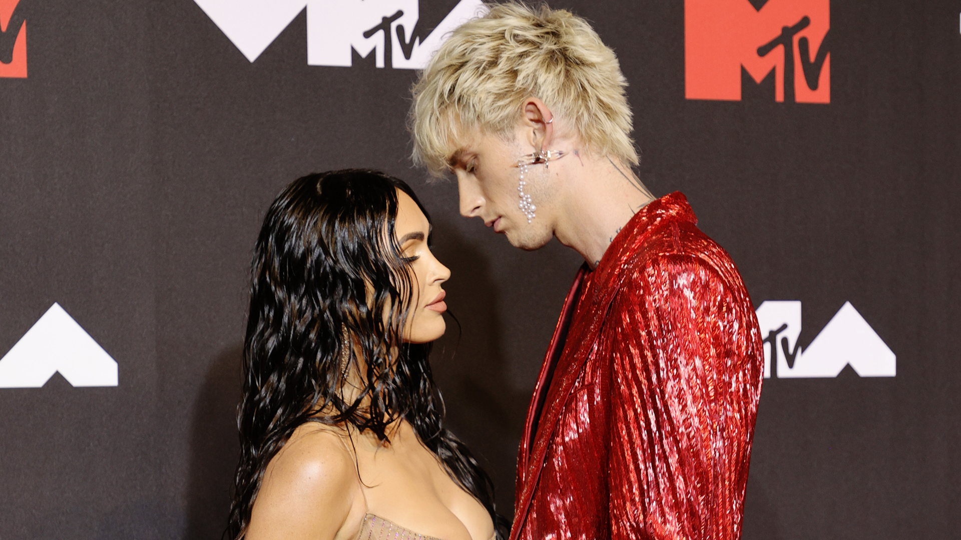 Megan Fox and Machine Gun Kelly took a couples quiz and now we're even more obsessed with them