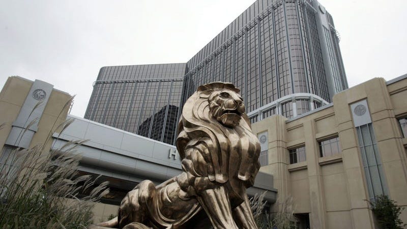Detroit Police searching for suspect in deadly stabbing outside MGM Grand Casino