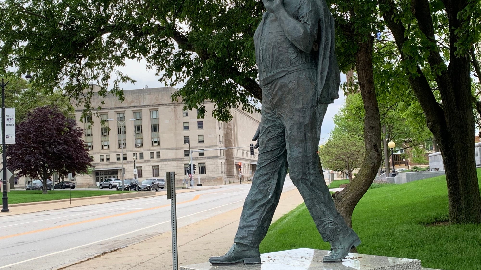 Jesse White says MLK statue in Springfield 'doesn't look like Dr. King,' wants better one